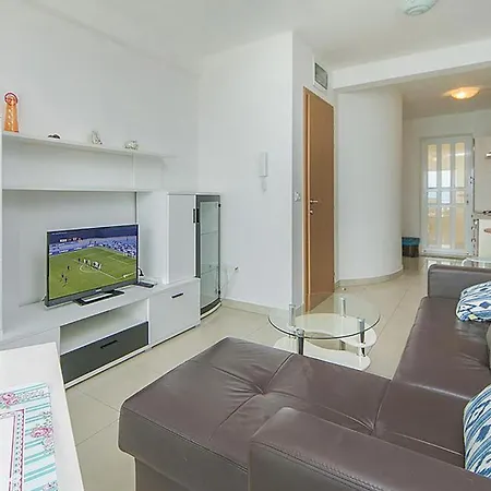 Апартаменты Cozy In With Wifi *